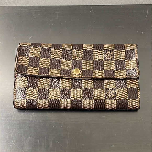 Louis Vuitton Handbags - Authentic Louis Vuitton Damier ebene Sarah wallet